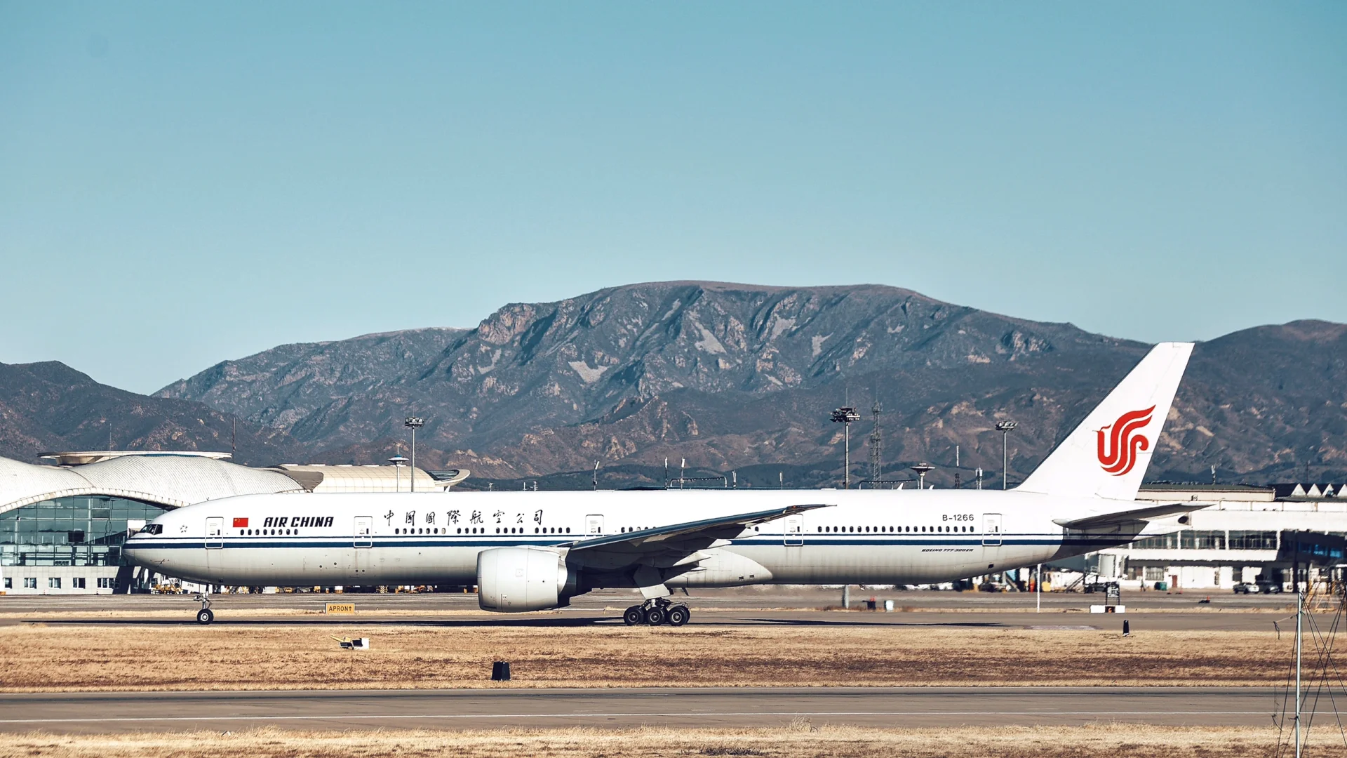 呼和浩特白塔机场重型机高光时刻