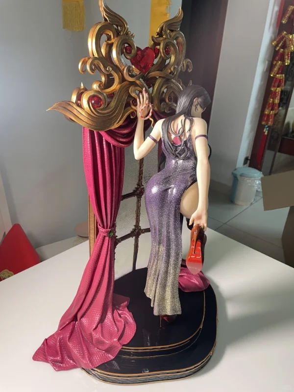 新鲜到手的隐藏海贼王女帝雕像