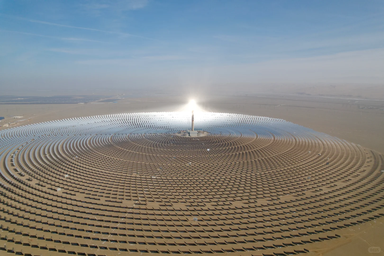 中国西北超级工程敦煌熔岩塔式发电站光伏