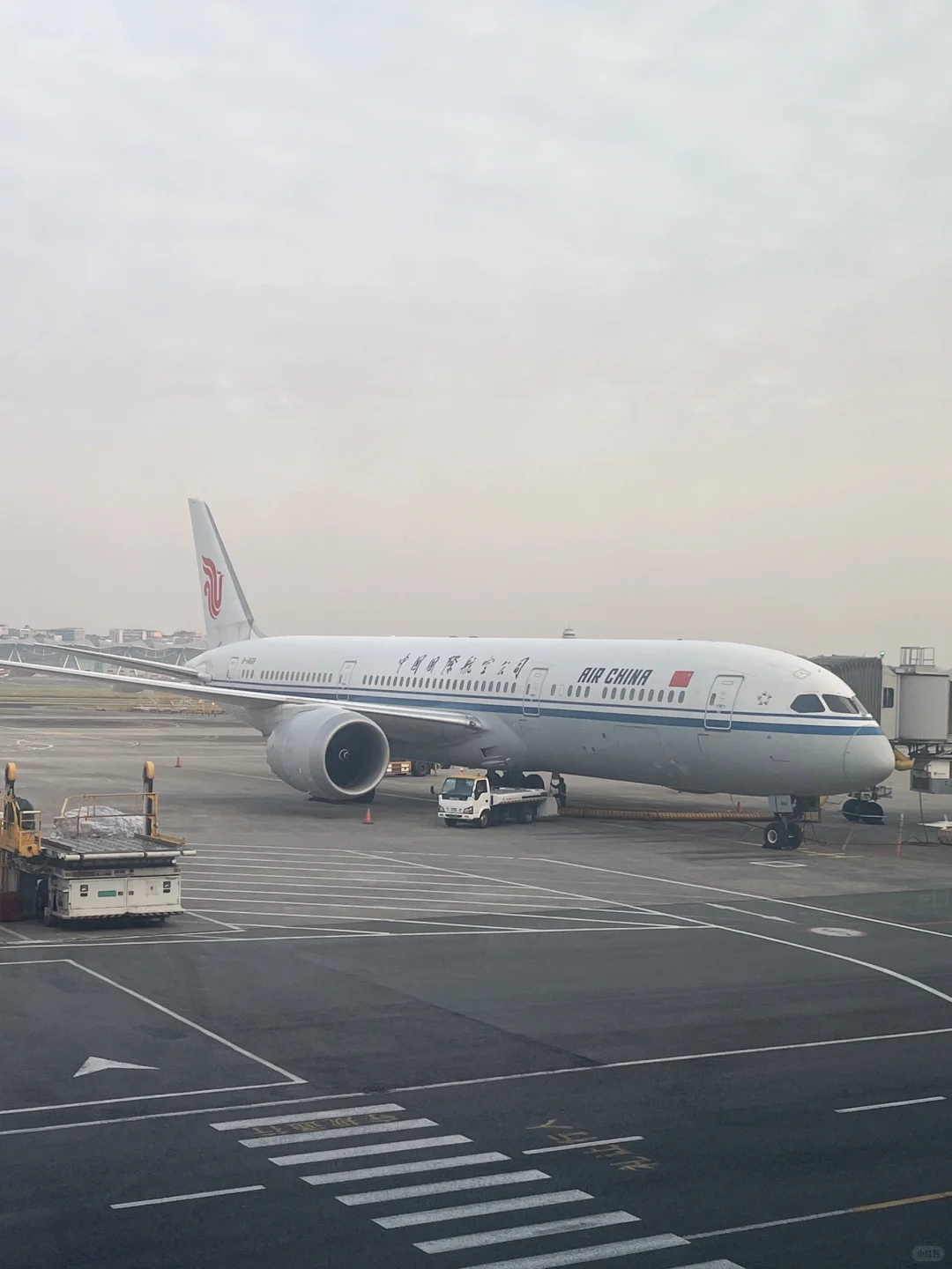 重庆国航两架波音787宽体机