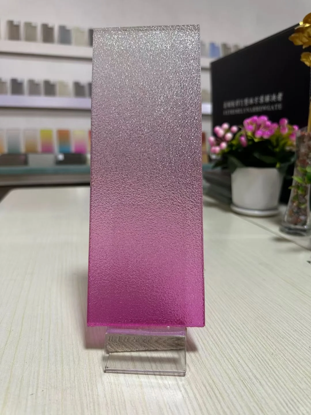 渐变色玻璃，原片不同呈现不同效果