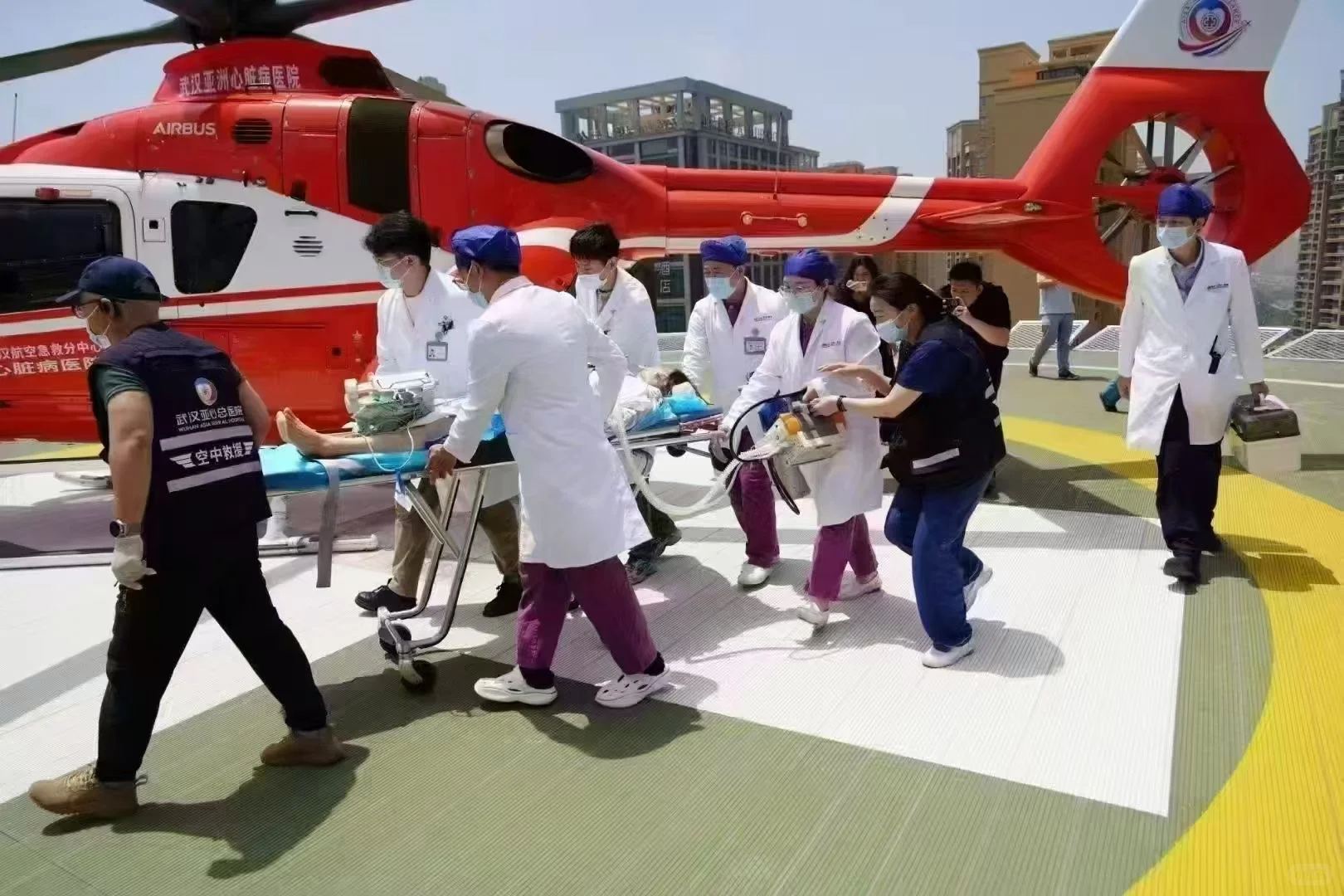 多少钱能让普通人享受直升机医疗转运