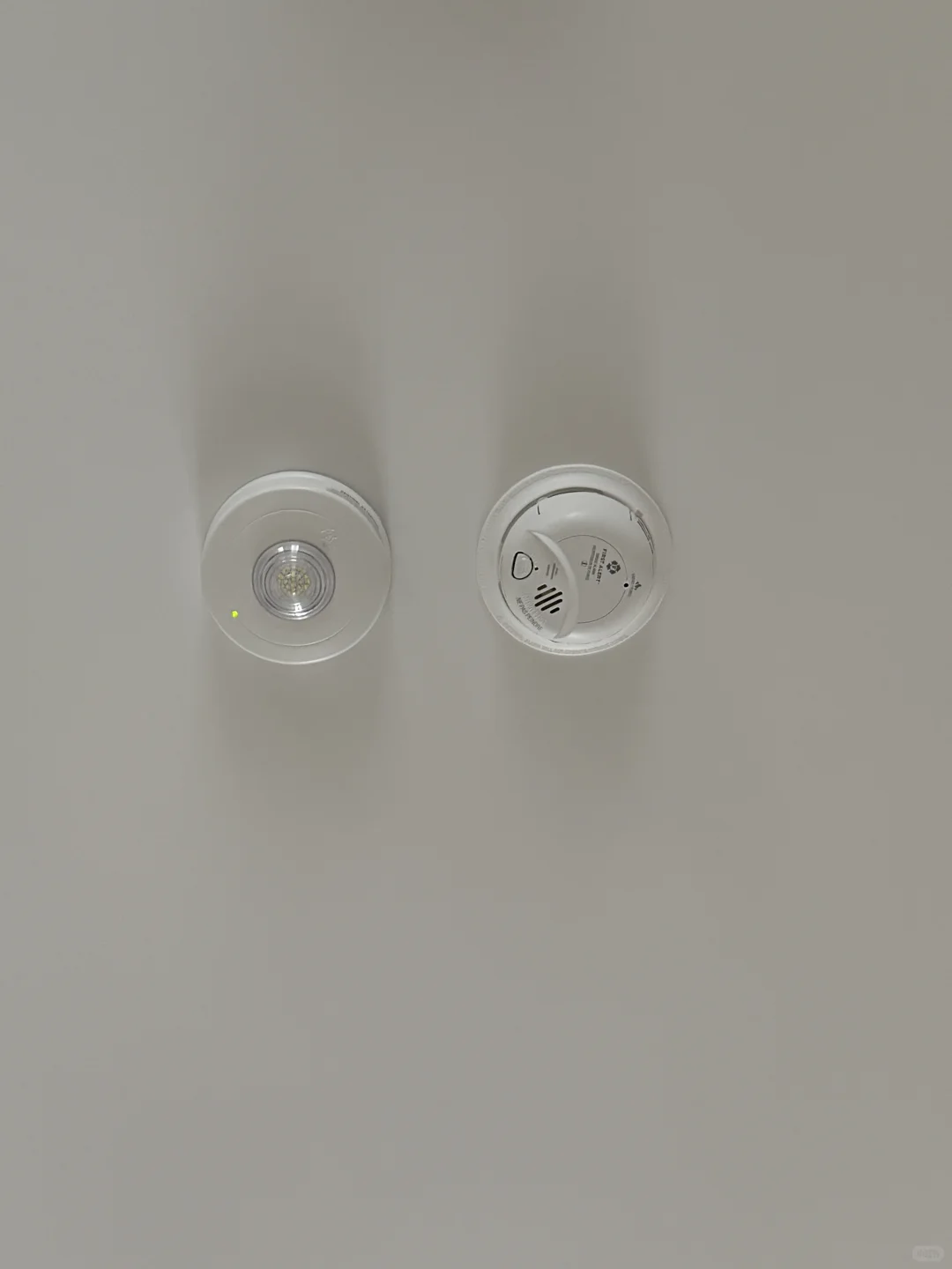 烟雾警报器半夜蜂鸣怎么紧急处理！