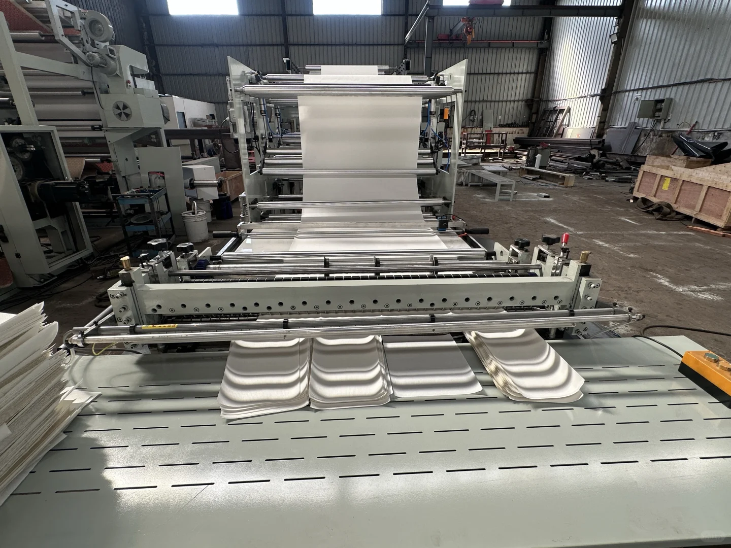 纸张四放卷压纹+分切