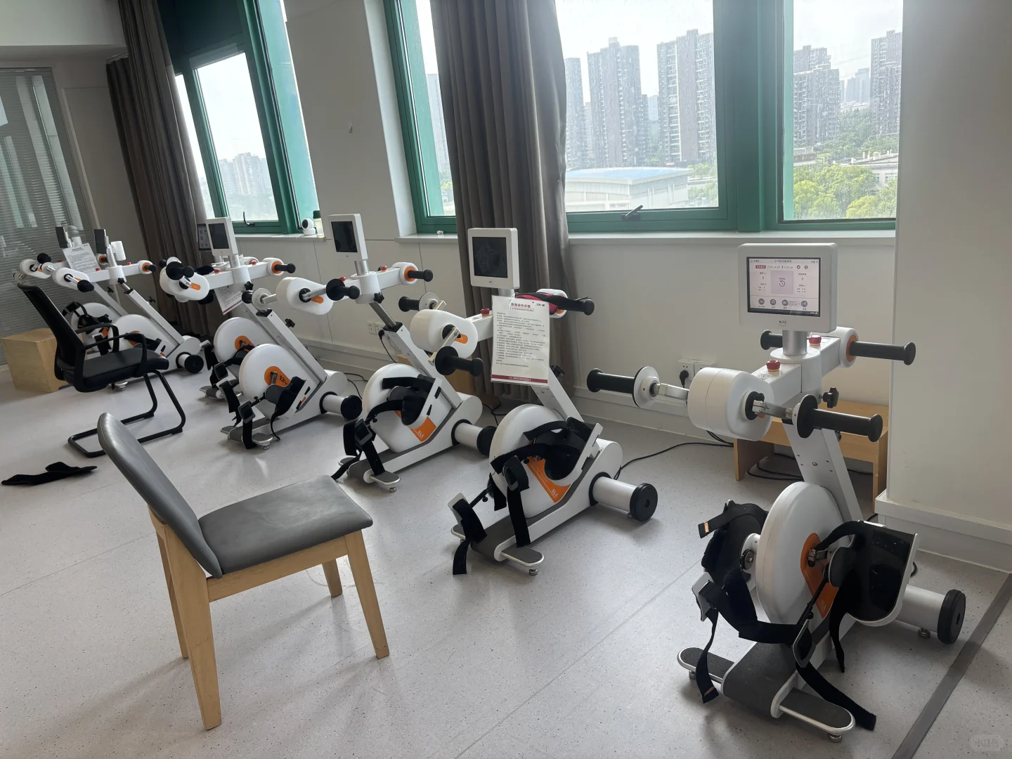 下肢康复治疗区的宝贝先亮相！