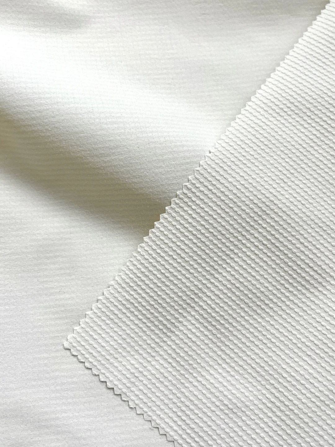 超轻如羽触感沁凉|防晒速干弹力户外面料