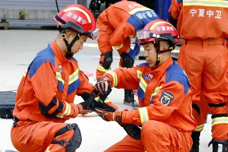 从早到晚！“蓝”朋友的一天