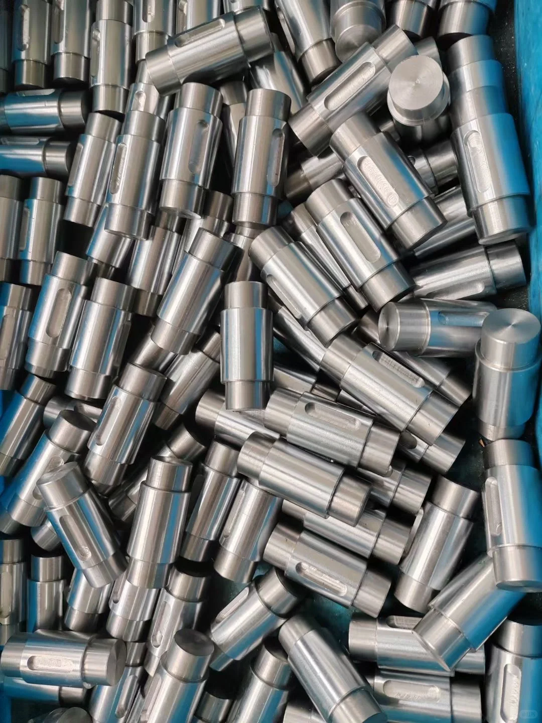 传动件生产厂家,专业生产导轨,光轴,丝杆。18