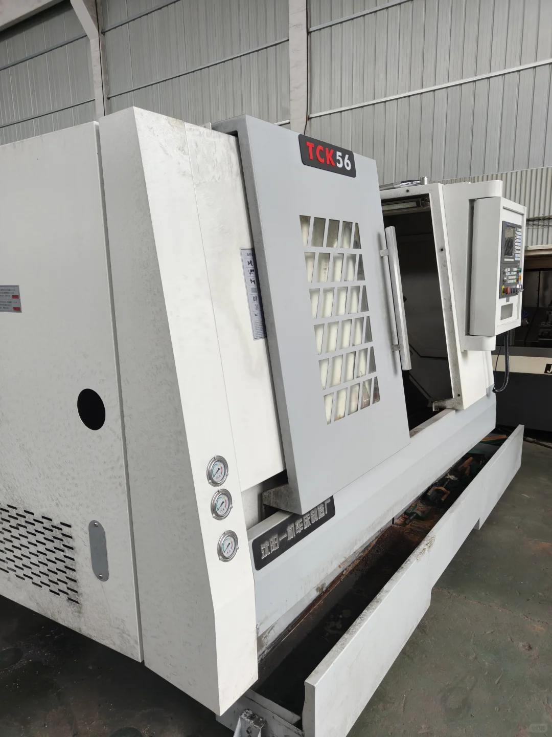 ** 工业诗篇:数控机床的静默之美