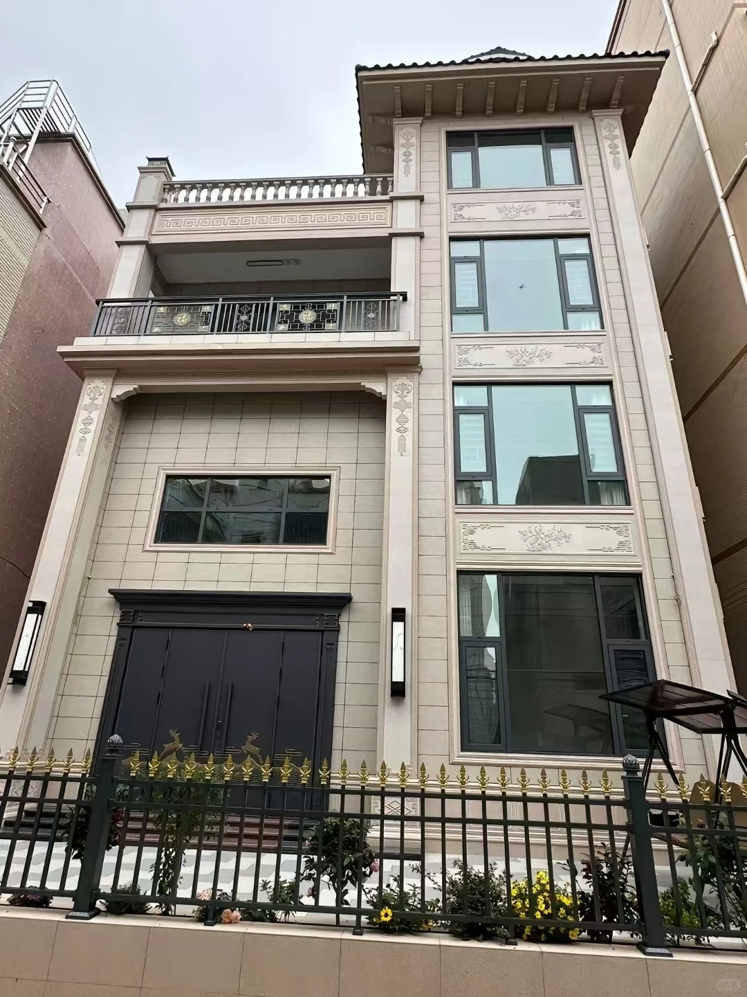 告别瓷砖脱落！陶瓷保温一体板，施工快省成本