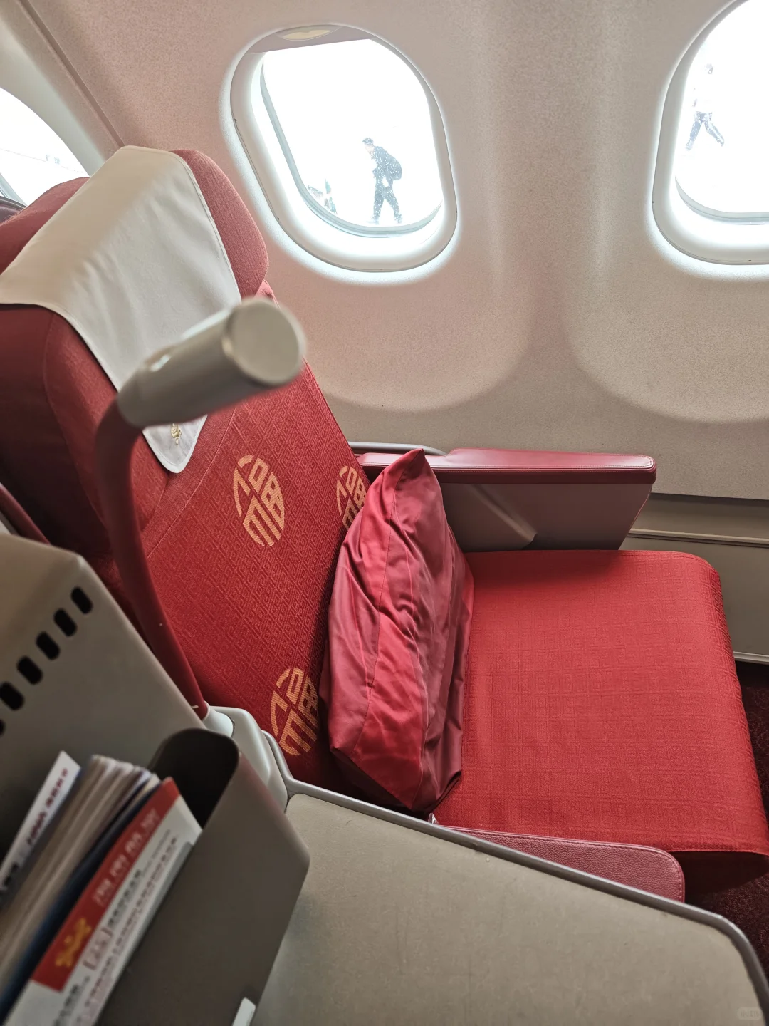 武宿机场坐着海航宽体客机（330）去新疆