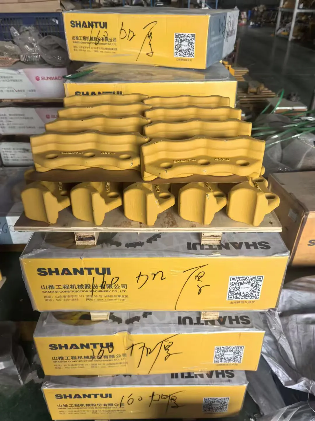 看我推土机的配件有多硬核！