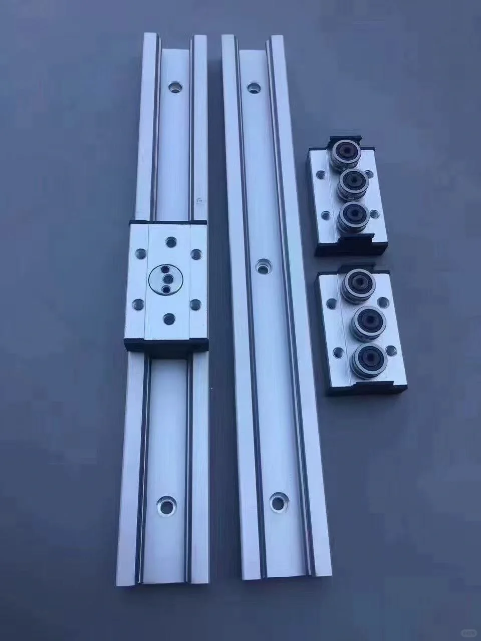 传动件生产厂家,专业生产导轨,光轴,丝杆。18