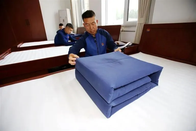 从早到晚！“蓝”朋友的一天