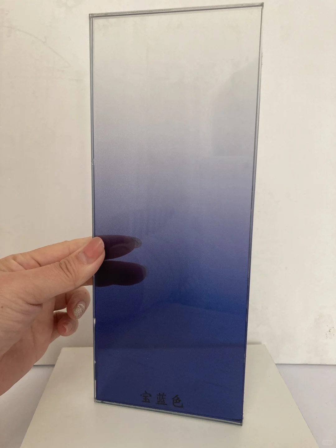 渐变色玻璃，原片不同呈现不同效果