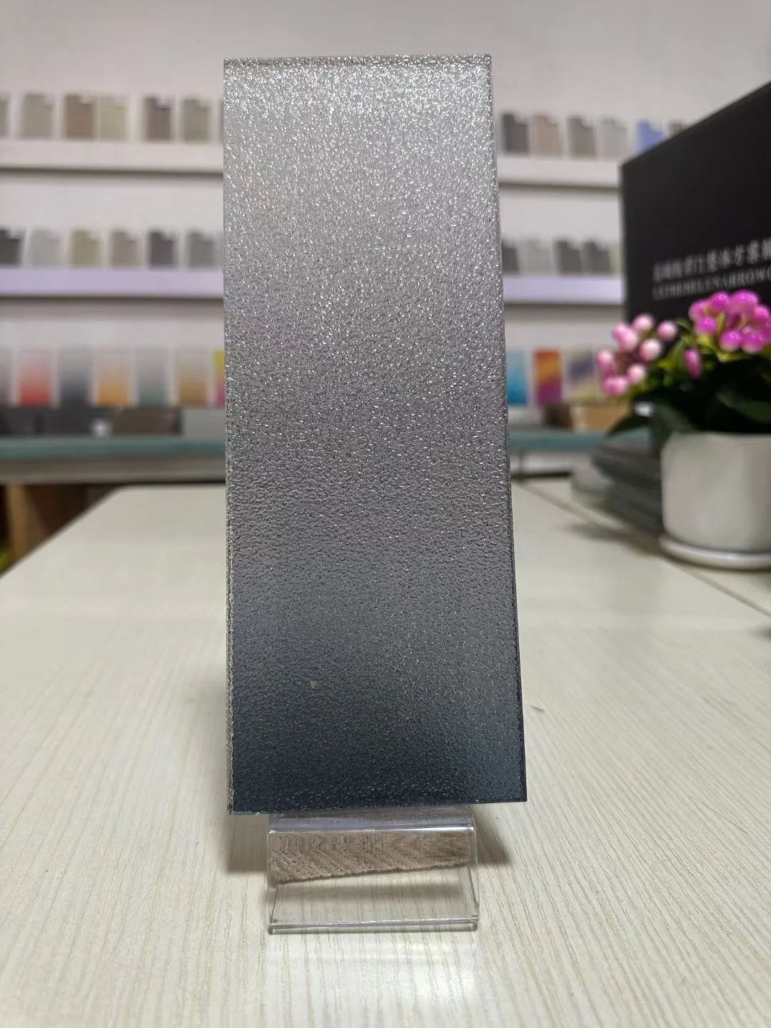 渐变色玻璃，原片不同呈现不同效果