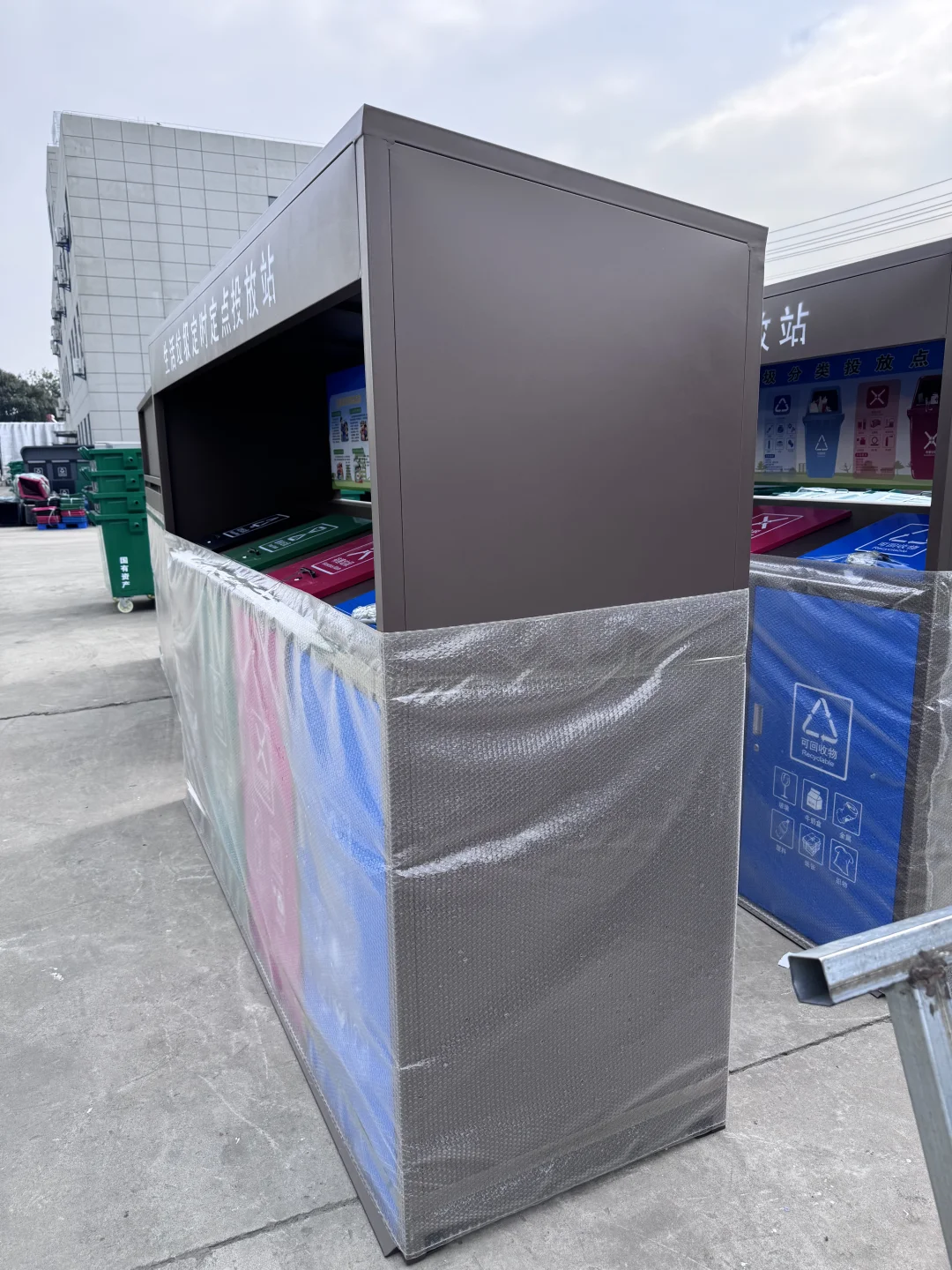 ?环卫设备厂家硬核推荐|四分类垃圾箱定制