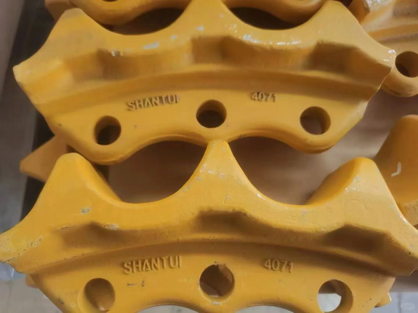 看我推土机的配件有多硬核！