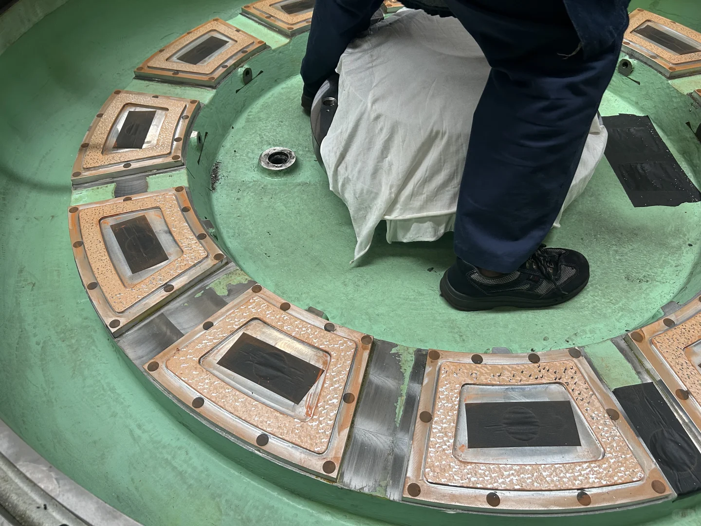 00后机床女销售的一天：今天学习纽威的车床