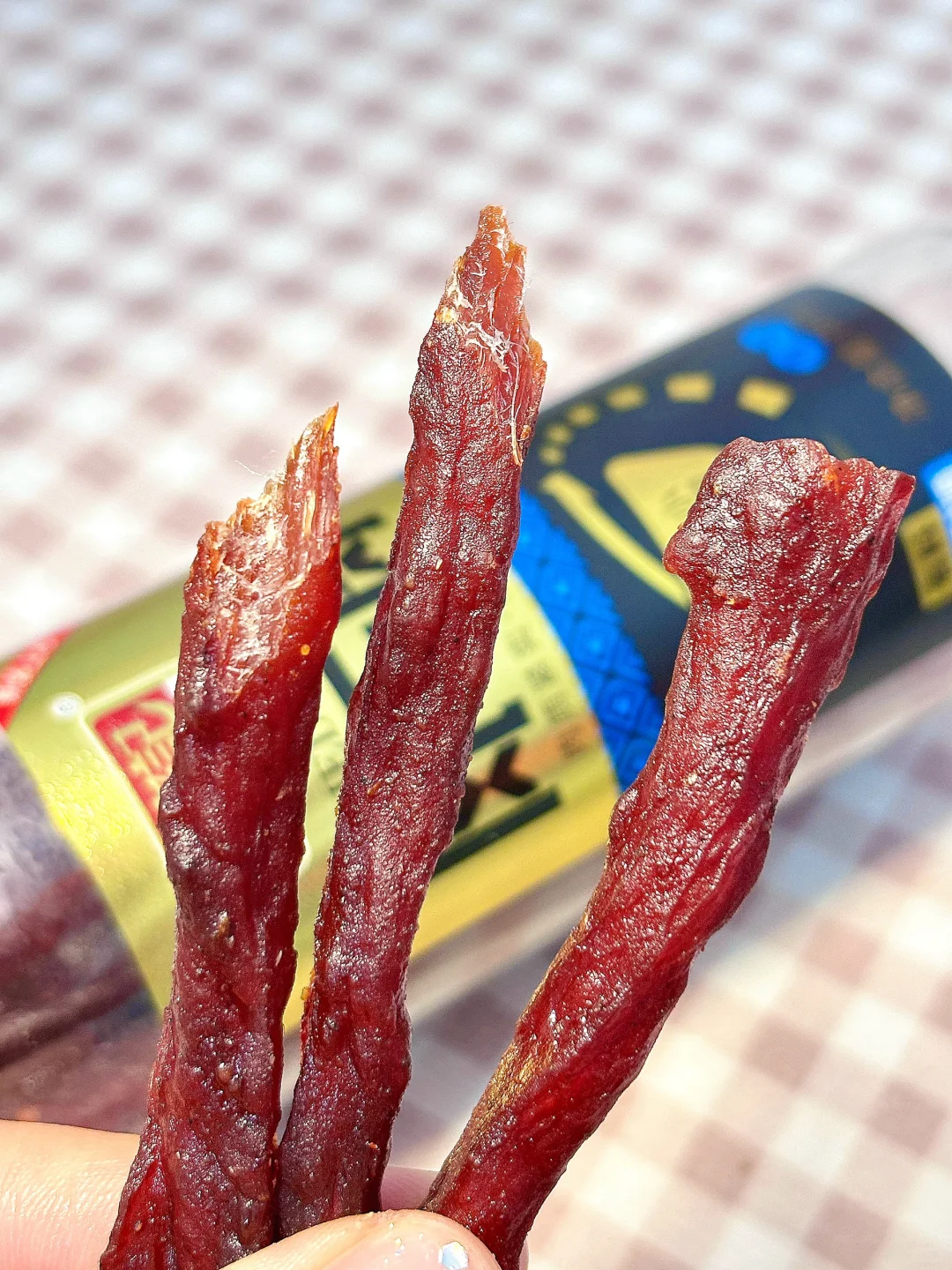 来一根？ 这个猪肉干也太香了吧?！