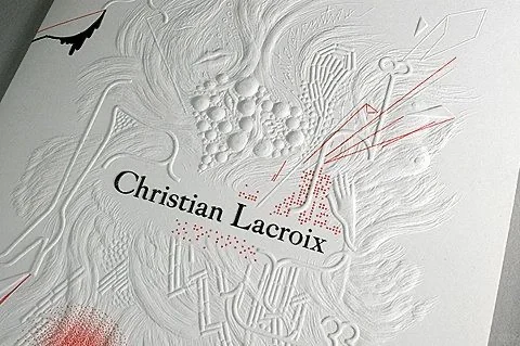 白色底纹加击凸工艺，时尚代名词！