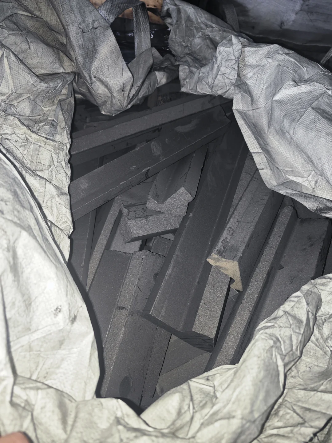 出售中粗石墨碎