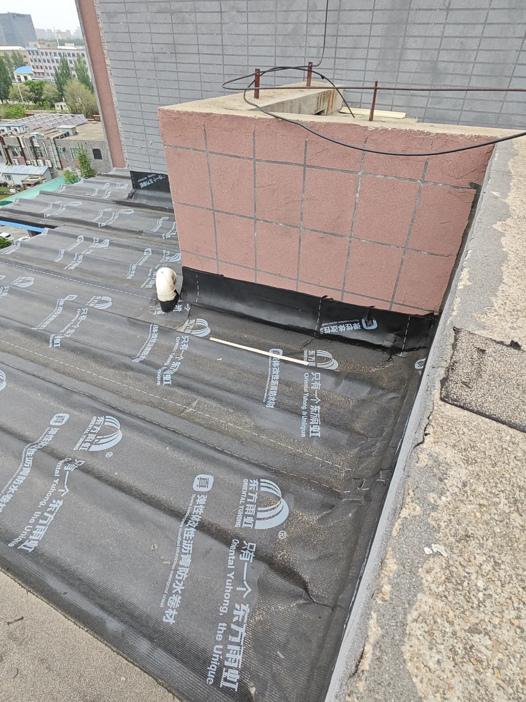 彩钢瓦防水，东方雨虹自粘卷材？还是火烤的