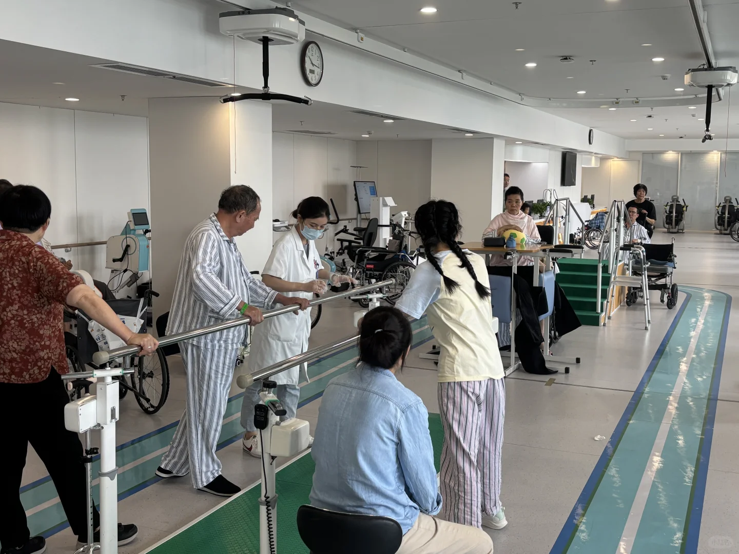 下肢康复治疗区的宝贝先亮相！