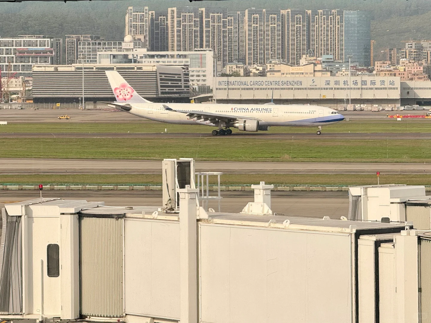 交换一张你在航站楼里拍的飞机✈