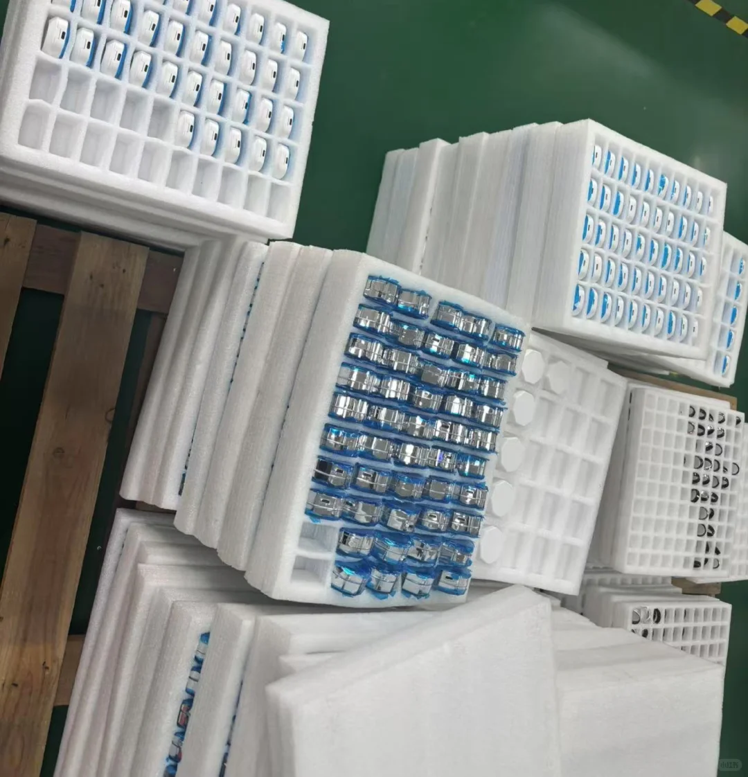 自家工厂制造智能戒指，车间随拍