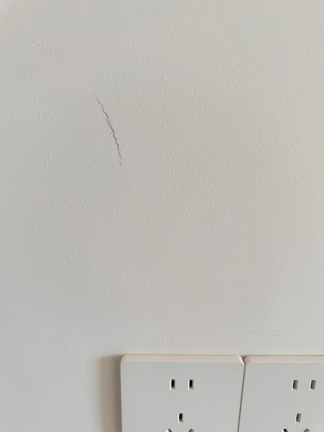 求助！乳胶漆脏了该怎么擦！求小妙招！