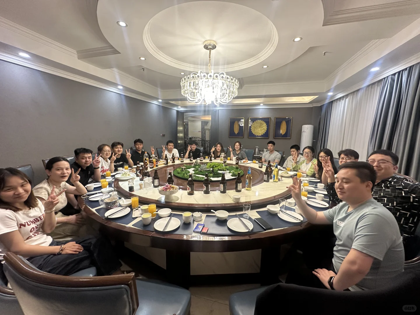 工作要像烟火一样闪亮，团建也要像家人一样