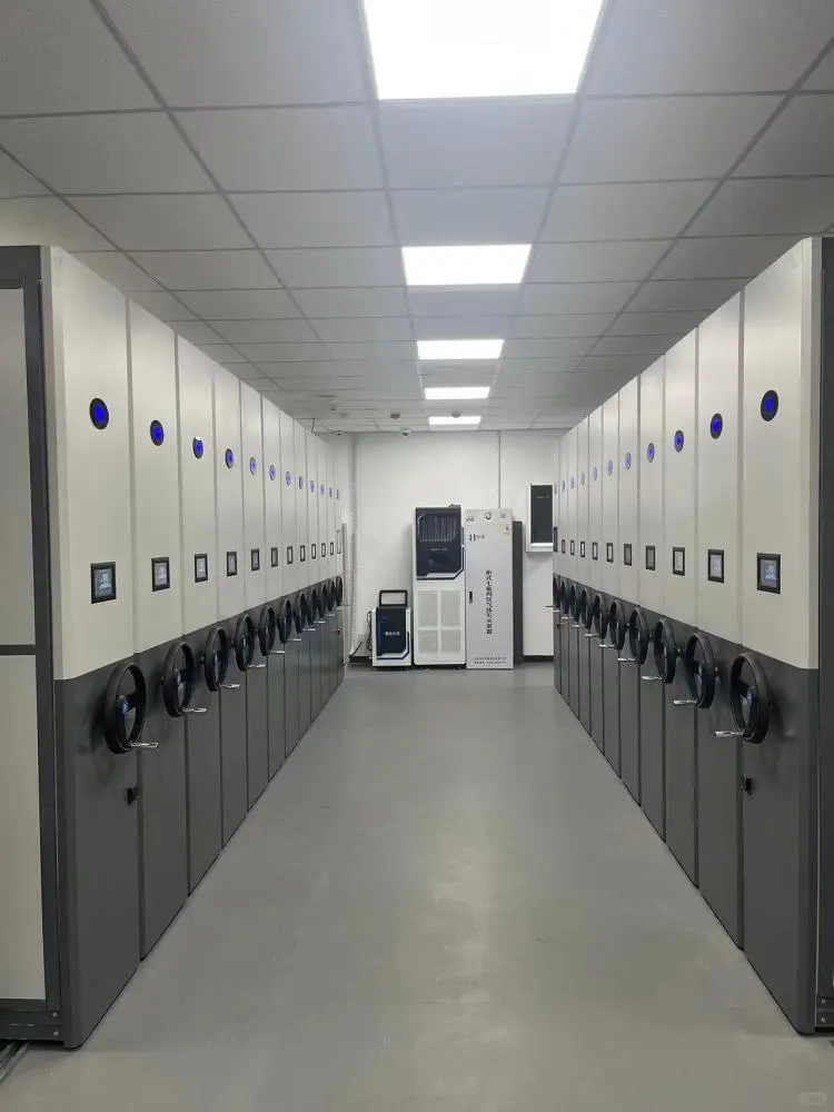 档案室超级英雄:安防系统揭秘?♂️