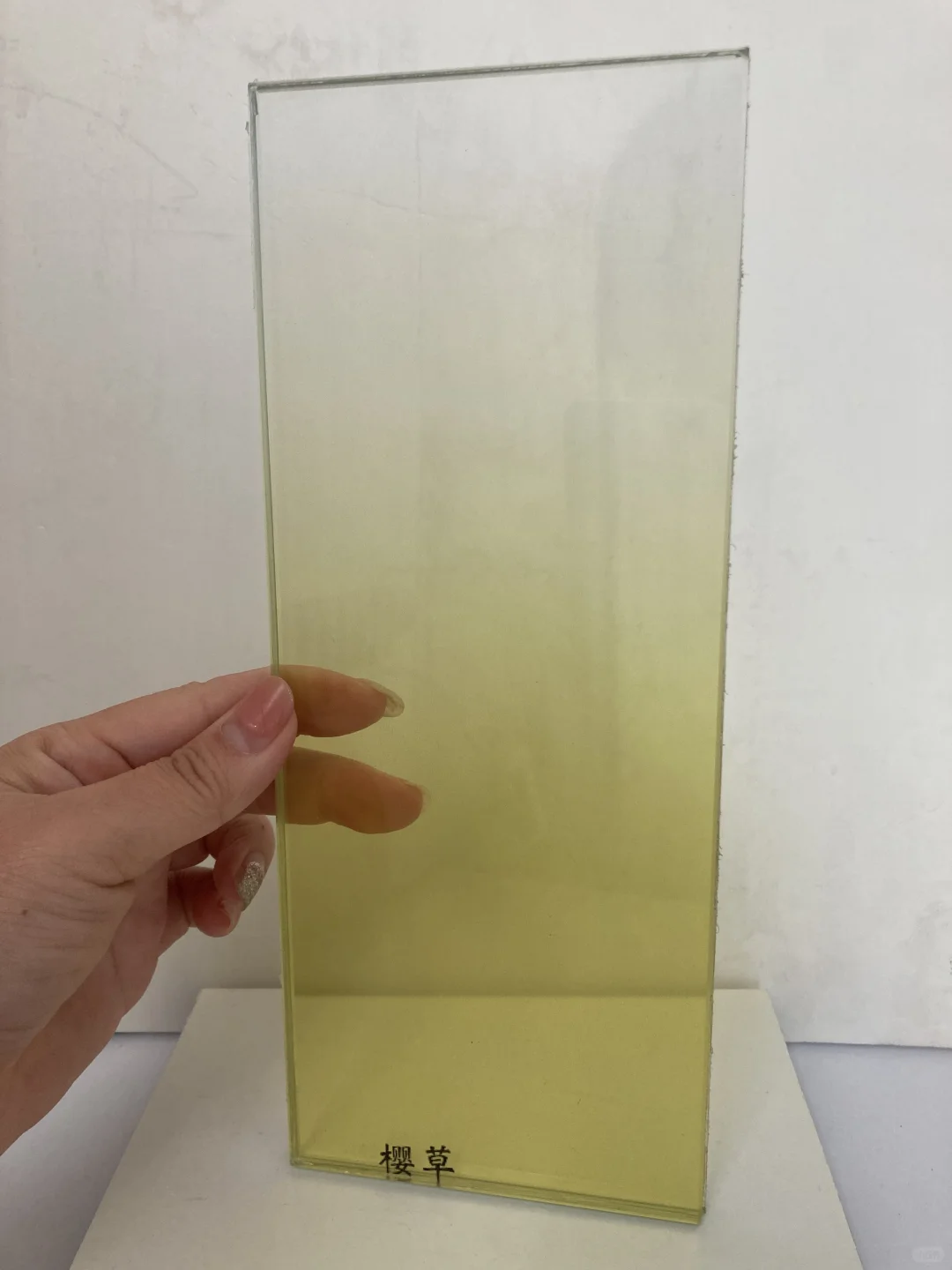 渐变色玻璃，原片不同呈现不同效果