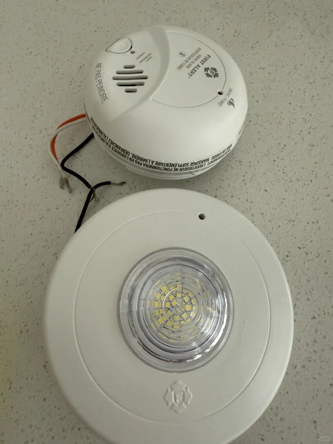 烟雾警报器半夜蜂鸣怎么紧急处理！