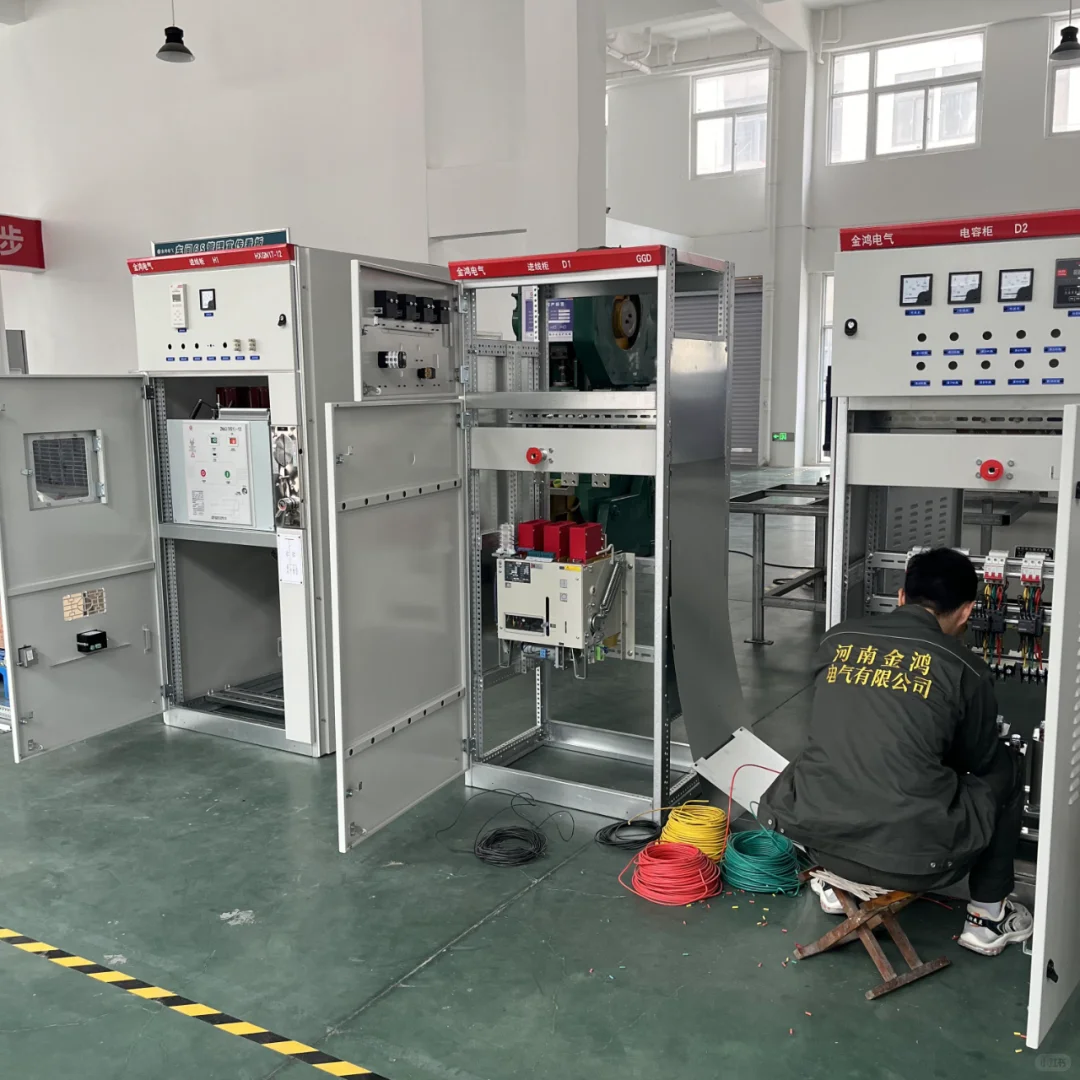 河南周口，电气设备！正在安装中！