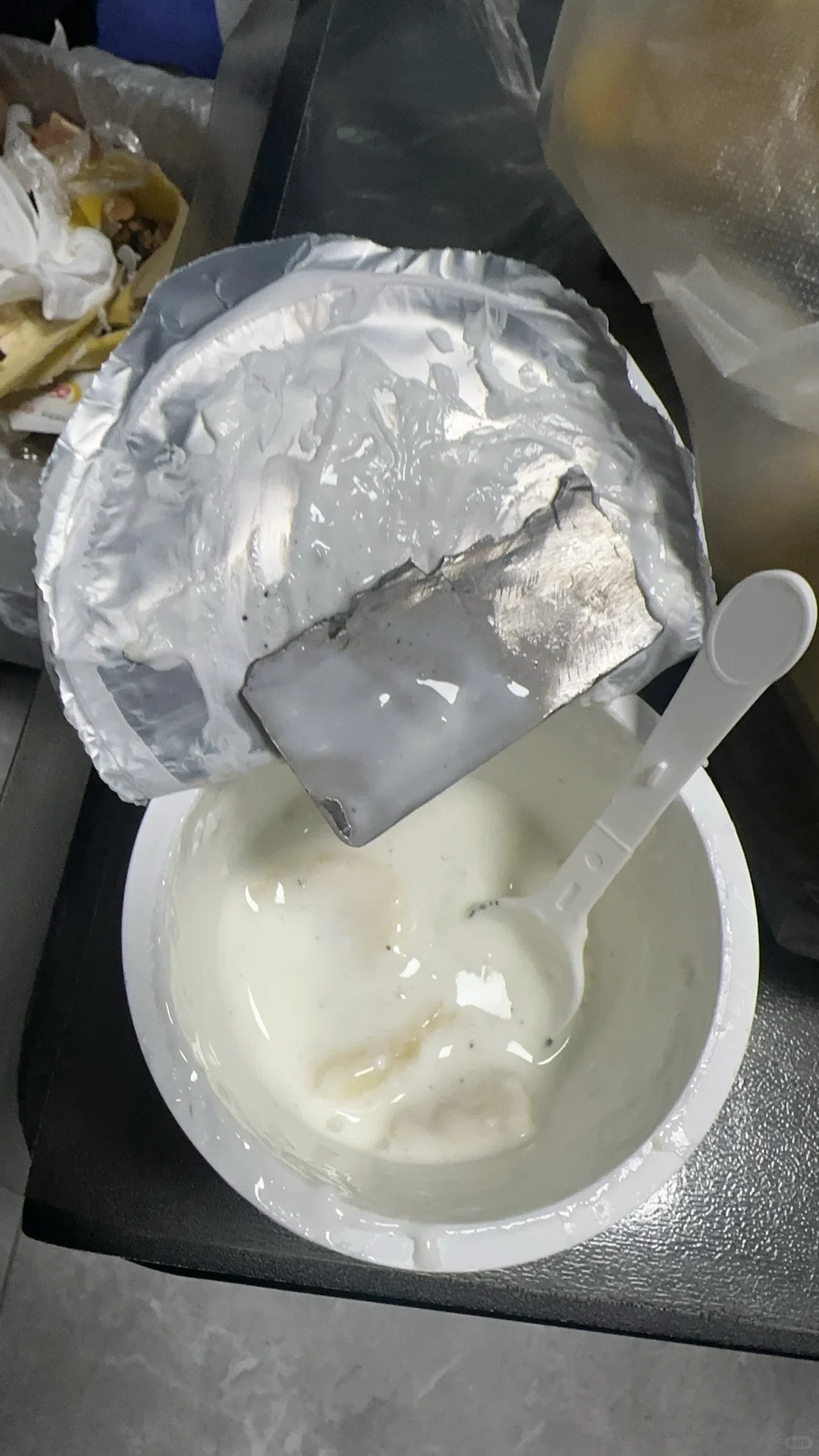 九牛牧业吃出铁片