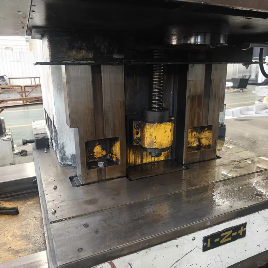 出售6513数控蹚铣床