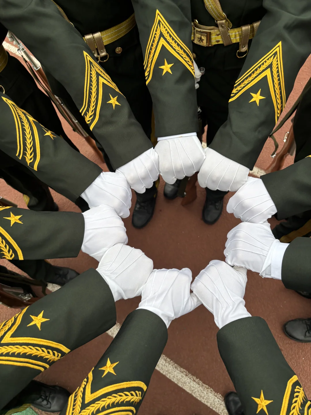 以青春之名 护国旗之威??