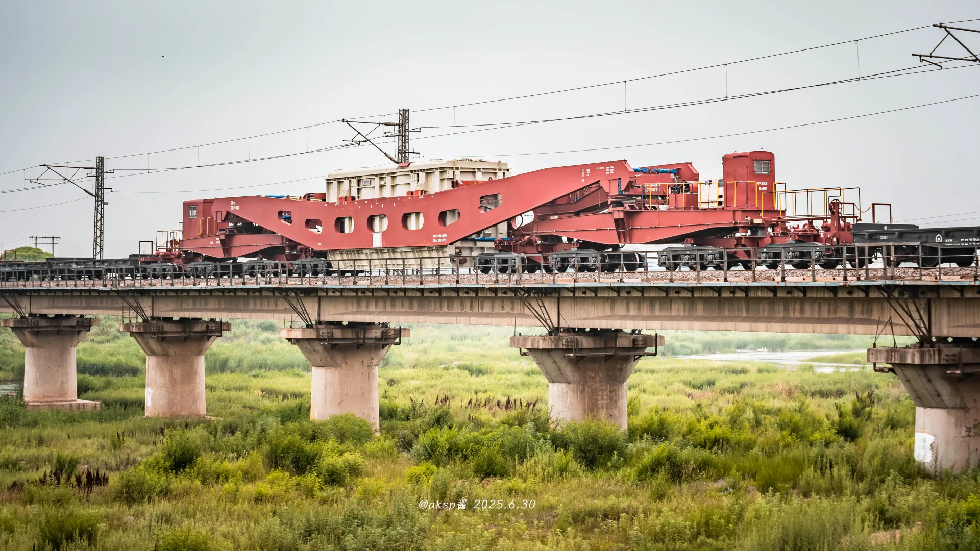 铁路上的庞然大物•超限货物列车