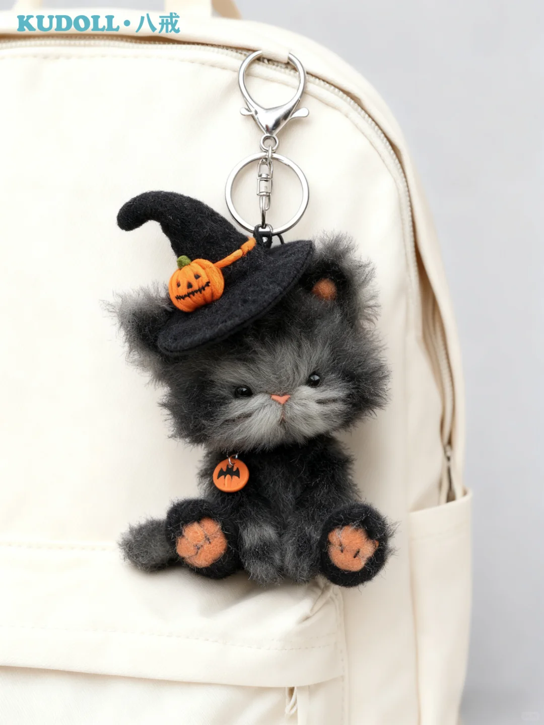 成年人的万圣节，不给糖，就给这只猫。