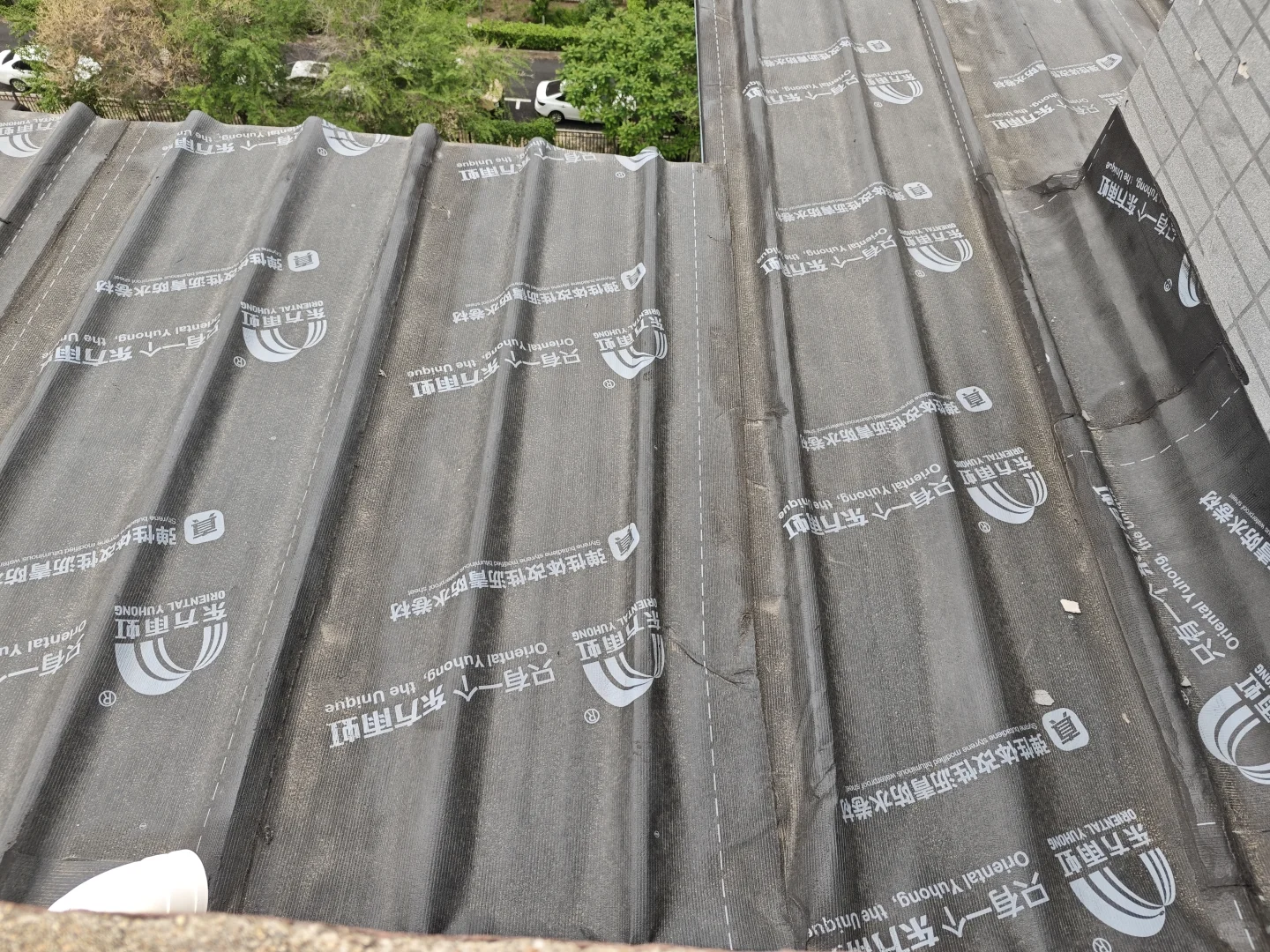 彩钢瓦防水，东方雨虹自粘卷材？还是火烤的