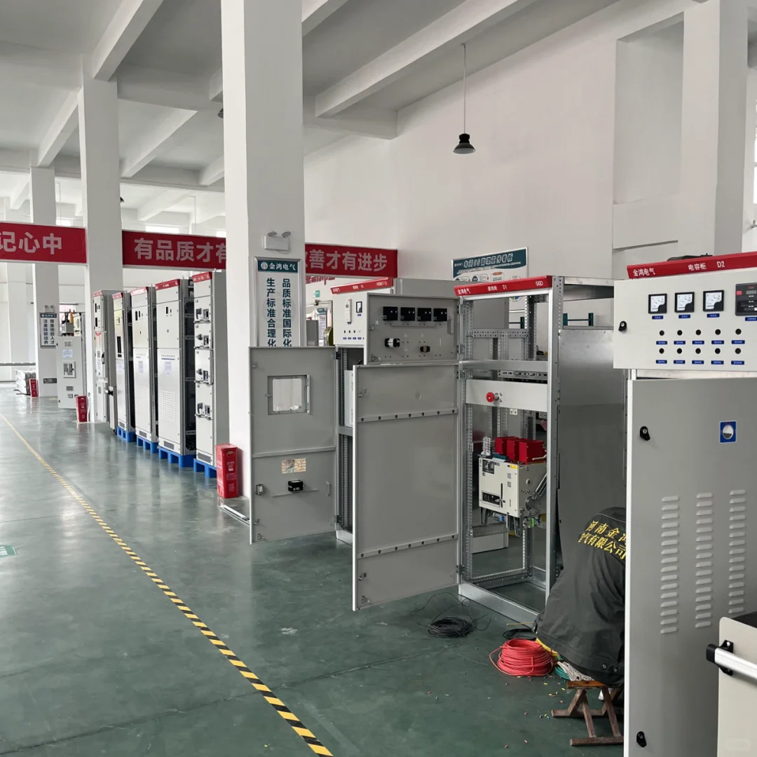 河南周口，电气设备！正在安装中！