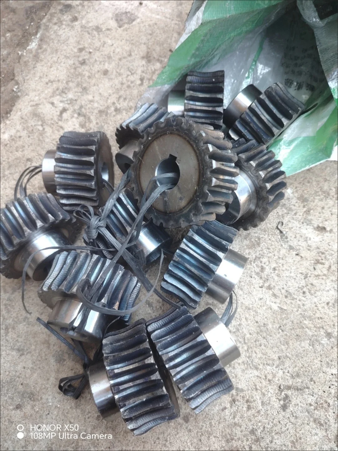 各类齿轮、链轮 齿轴传动 法兰花键轴伞齿轴