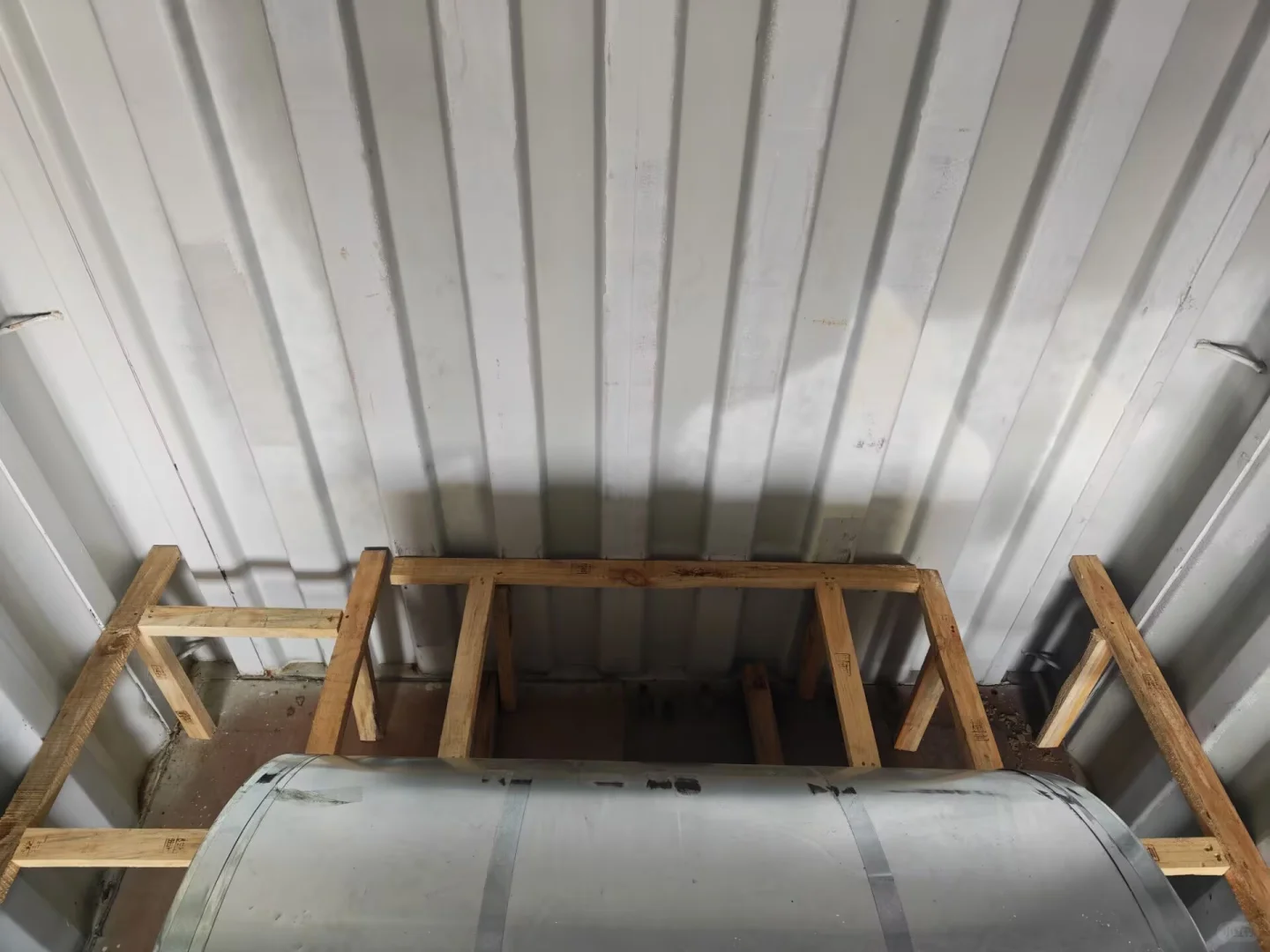 钢卷装箱 安全走货！