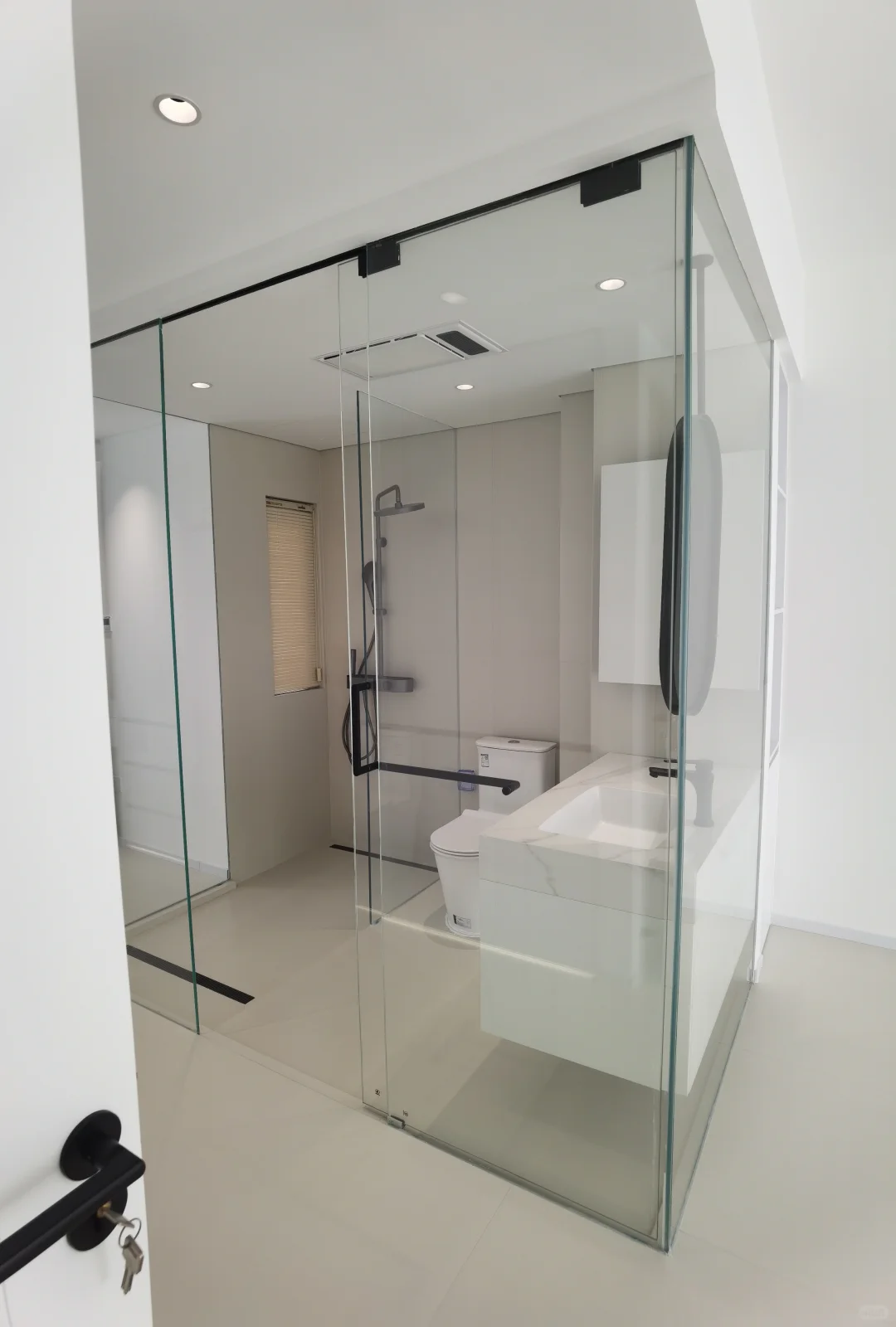 透明玻璃卫生间，细节满满