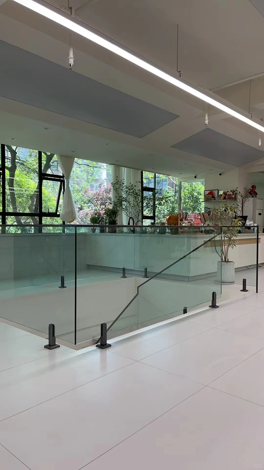 铝合金底座玻璃护栏