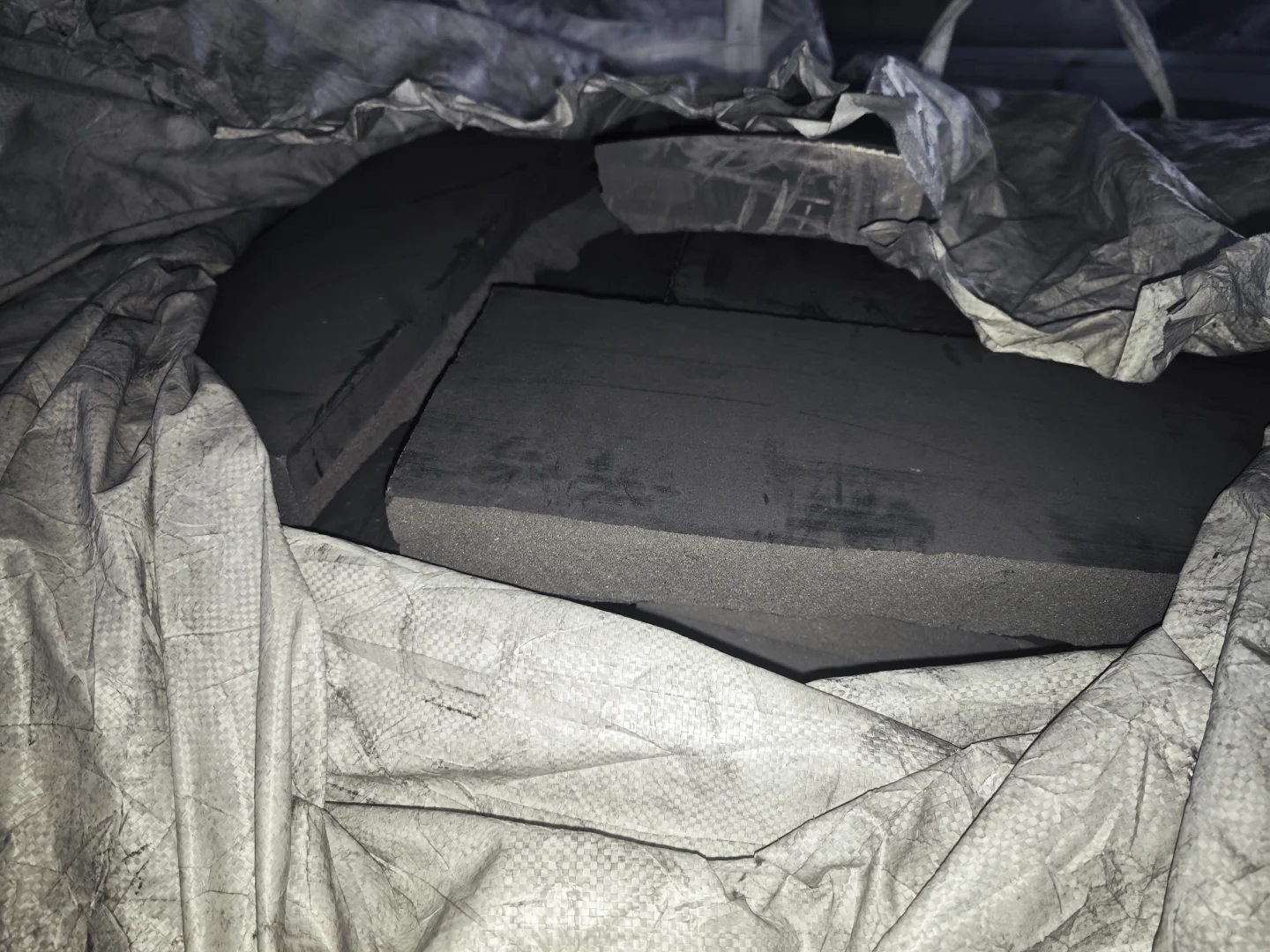 出售中粗石墨碎