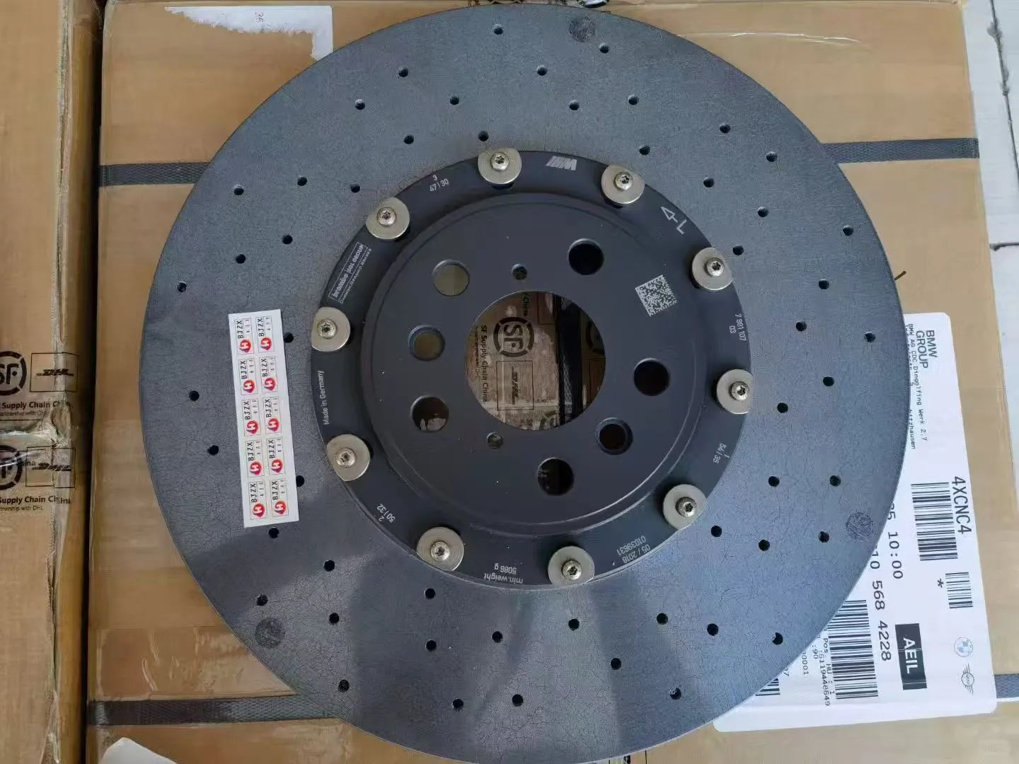 宝马刹车盘到货、宝马全系配件齐全