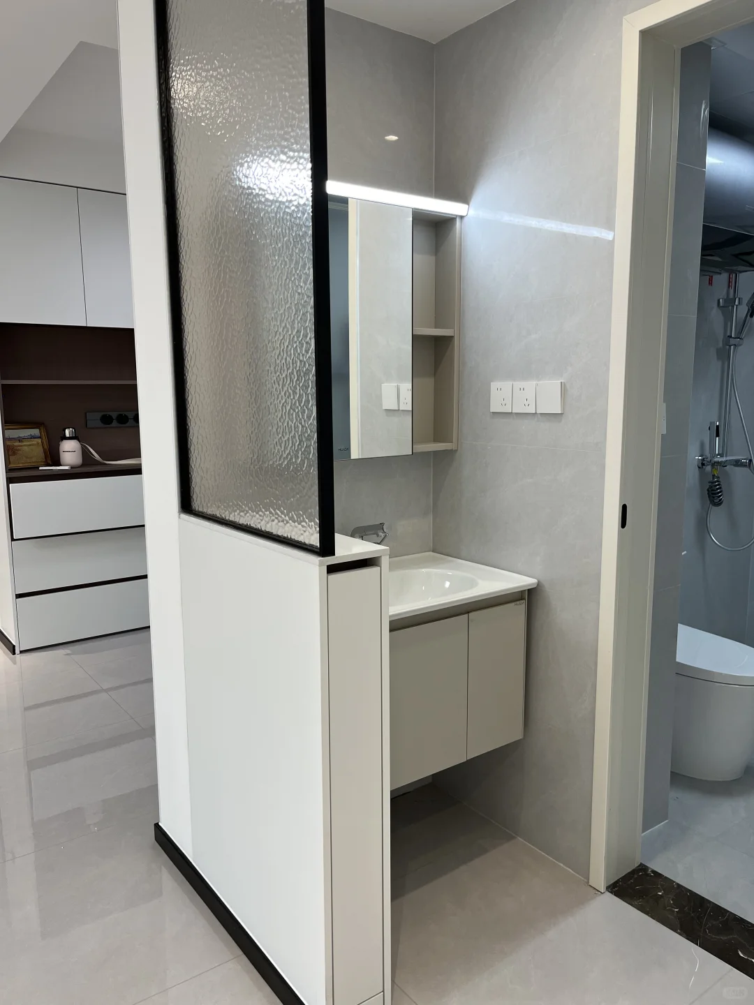 ?卫生间水纹半墙玻璃隔断安全下车✌?